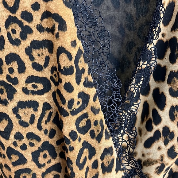 Leopard/Cheetah romper - Picture 3 of 3